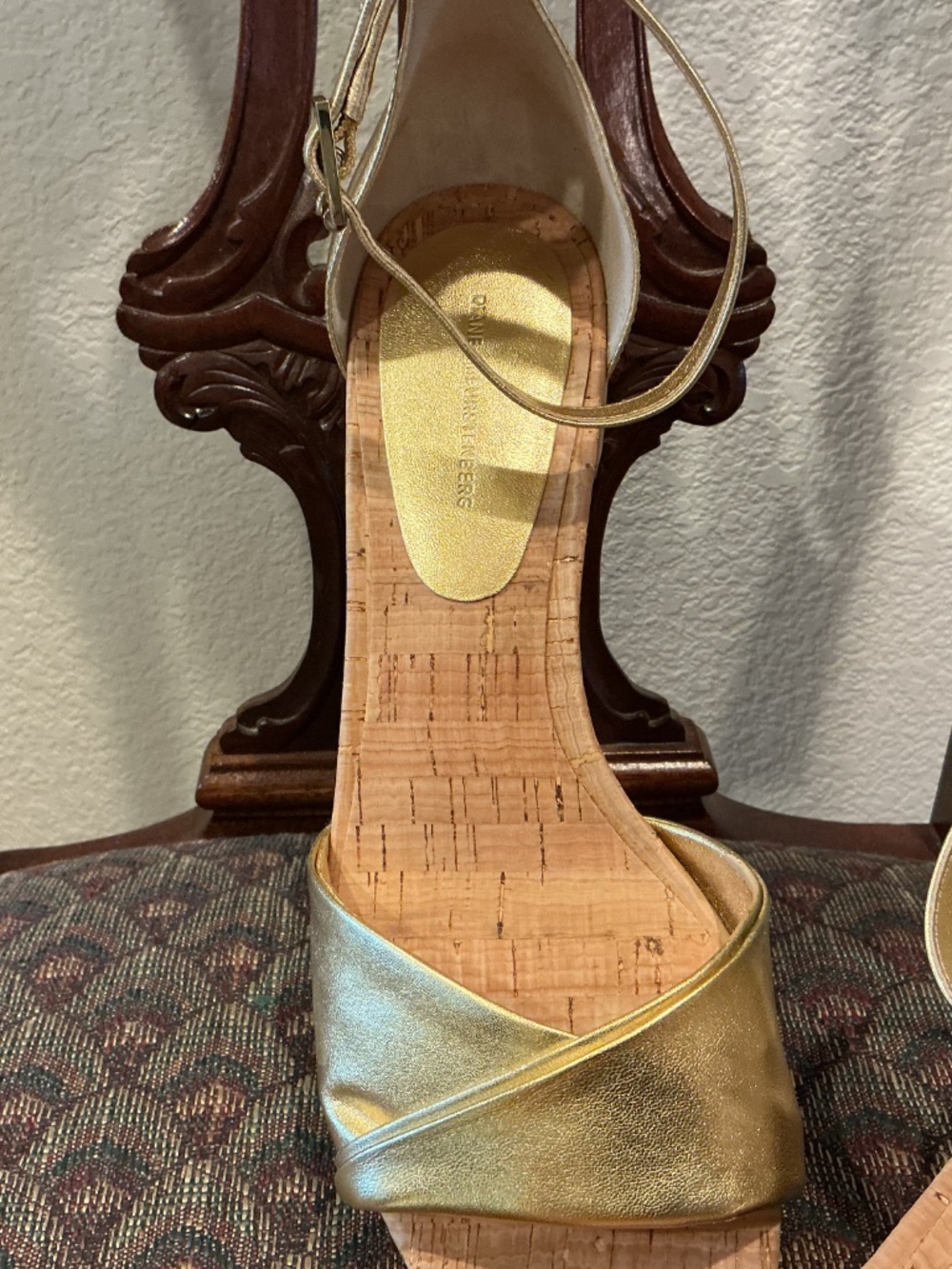 Gold Diane Von Furstenbeg leather sandals & matching purse. Purse is not DVF. - Picture 2 of 11
